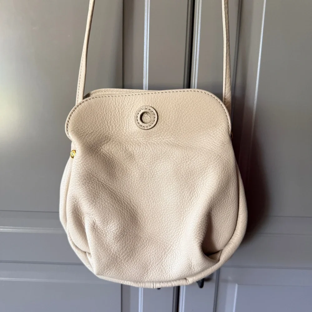 Hobo Women's Cream Pebbled Leather Magnetic Close Minimalist Crossbody Bag,Small